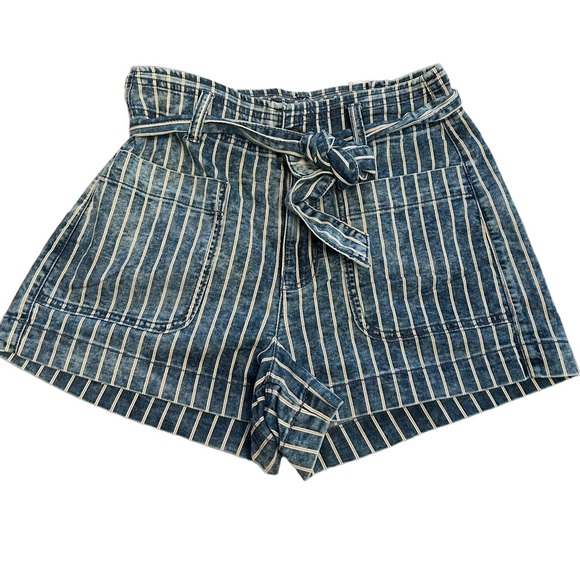 American Eagle pinstripe shorts with front pockets Size 8 - Picture 7 of 7